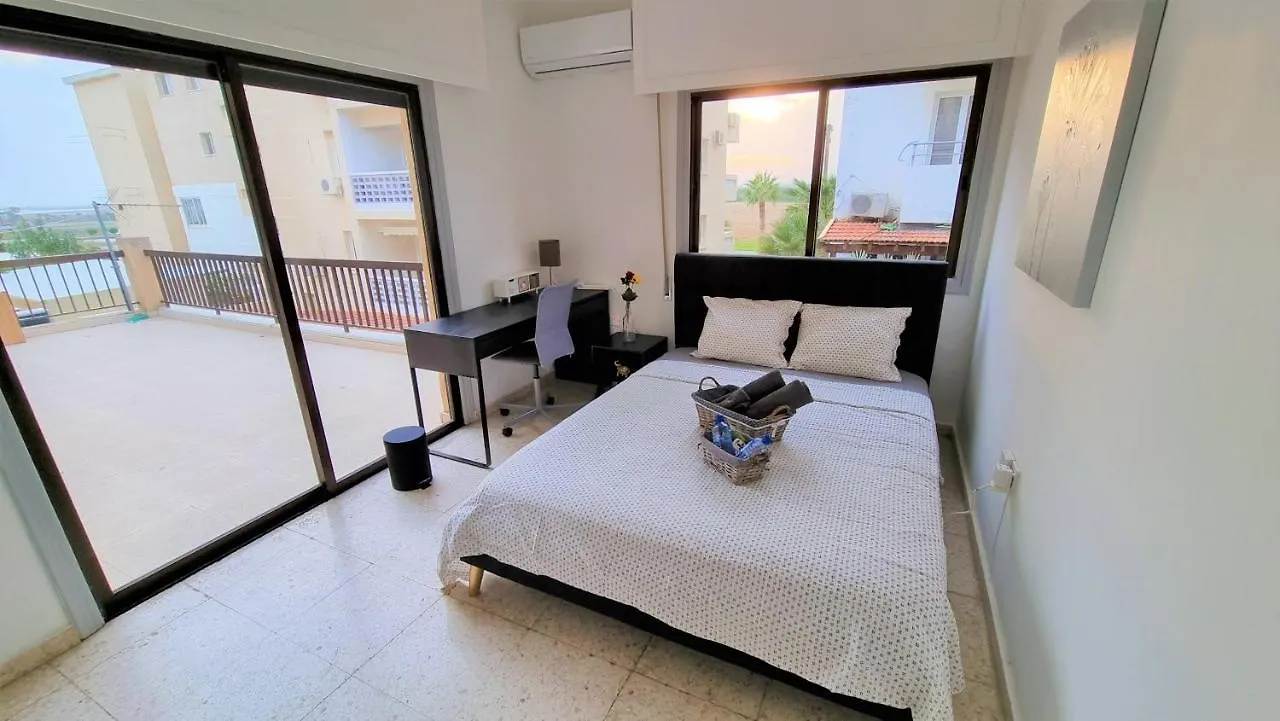 Cozy Beach Apt / 100 Mbit+ Netflix / Near Airport Larnaca Cyprus